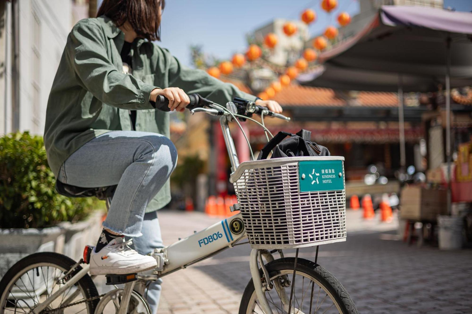 Kindness Hotel - Tainan Chihkan Tower Buitenkant foto